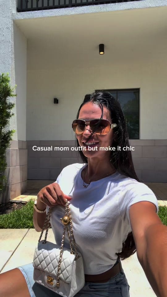 Post 2 by Adriana G on TikTok (video)