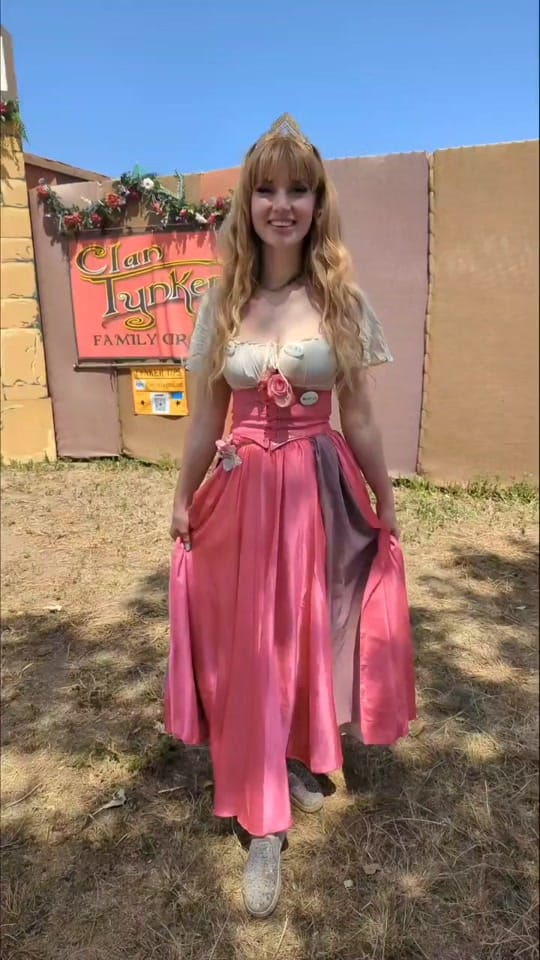 Post 10 by Aura on TikTok (video)