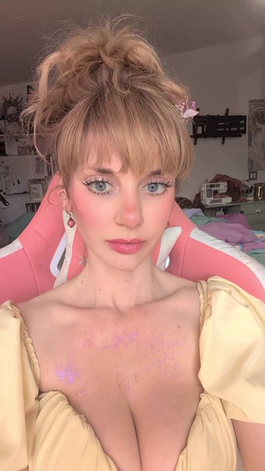 Post 6 by Aura on TikTok (video)