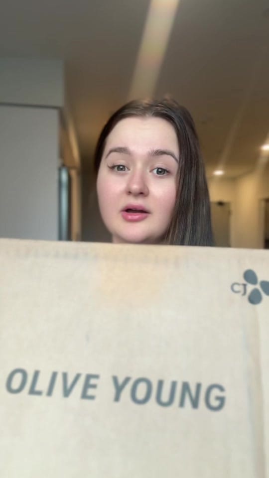 Post 1 by Lulu Waif on TikTok (video)