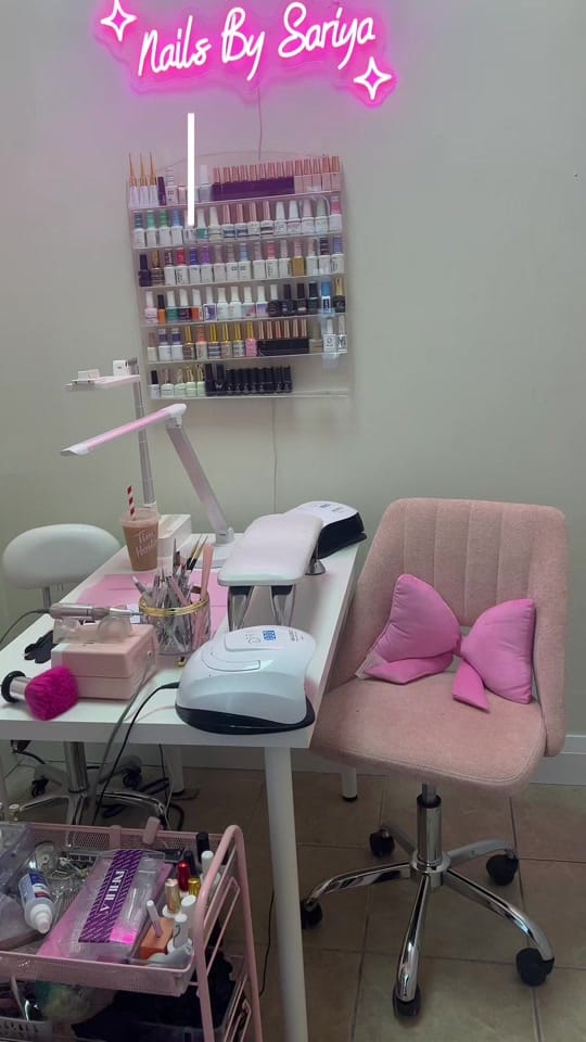 Post 2 by Nailsbysariya🇨🇦| Mississauga on TikTok (video)