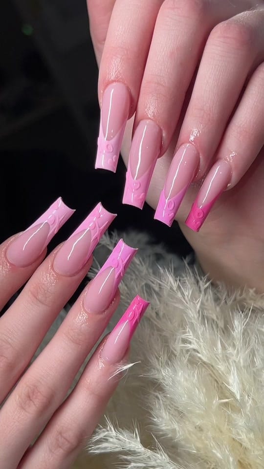 Post 4 by Montreal Nail Tech on TikTok (video)
