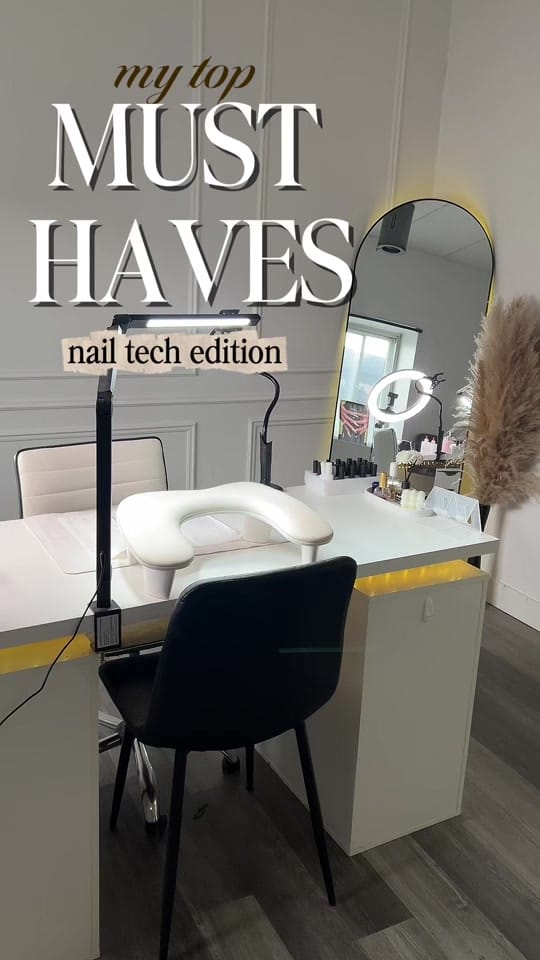 Post 1 by Montreal Nail Tech on TikTok (video)