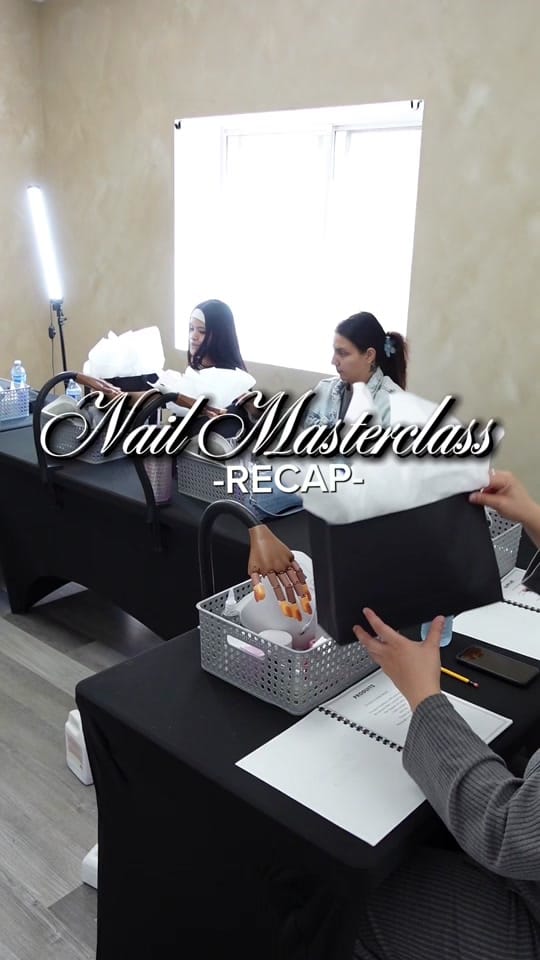 Post 7 by Montreal Nail Tech on TikTok (video)