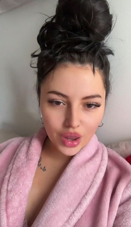 Post 9 by mikayla on TikTok (video)