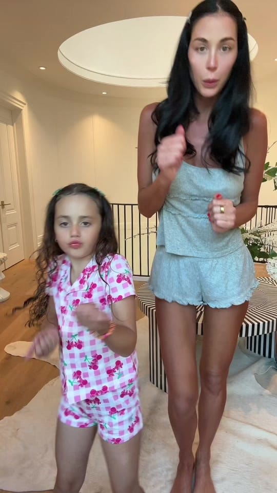 Post 6 by Alexandra Benti on TikTok (video)