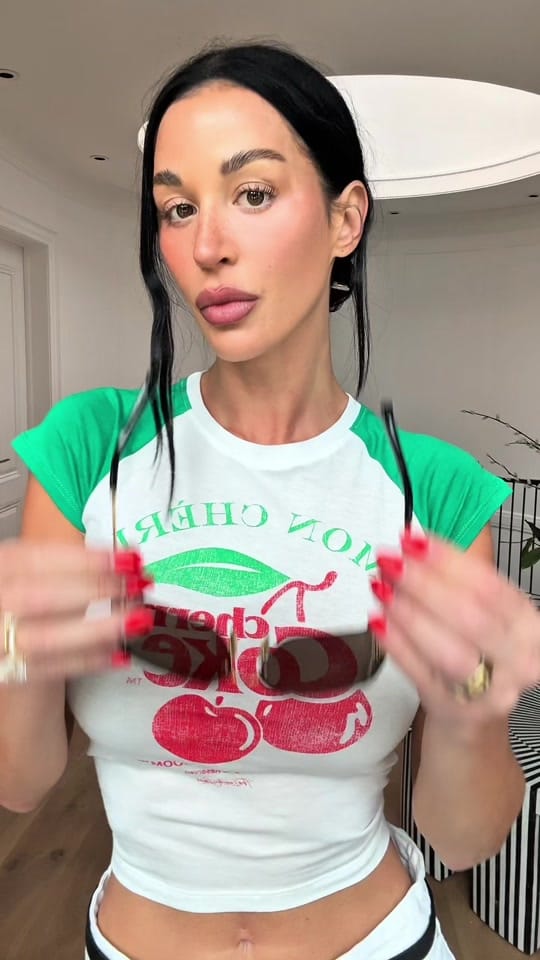 Post 2 by Alexandra Benti on TikTok (video)