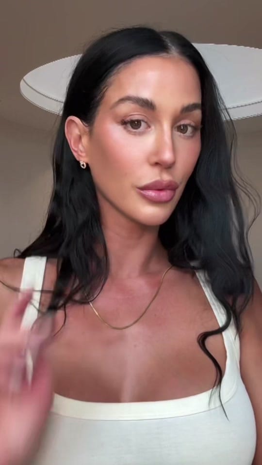 Post 8 by Alexandra Benti on TikTok (video)