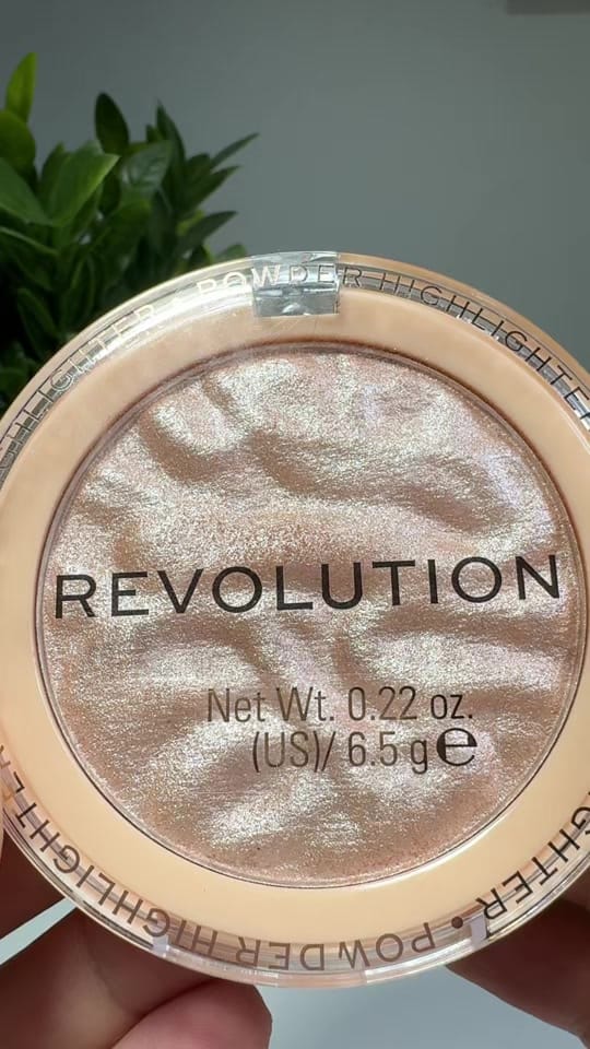 Post 8 by Lili Noru on TikTok (video)