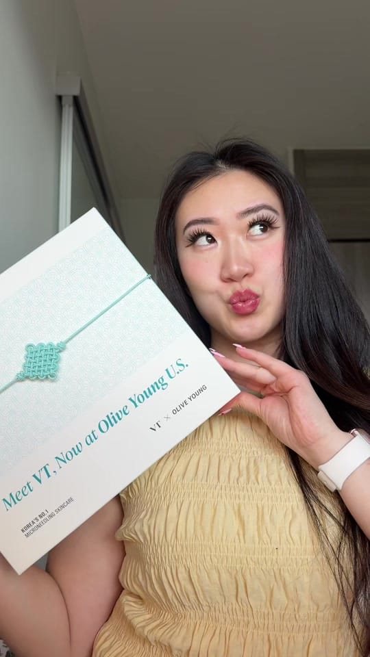 Post 2 by EMYCHAN on TikTok (video)