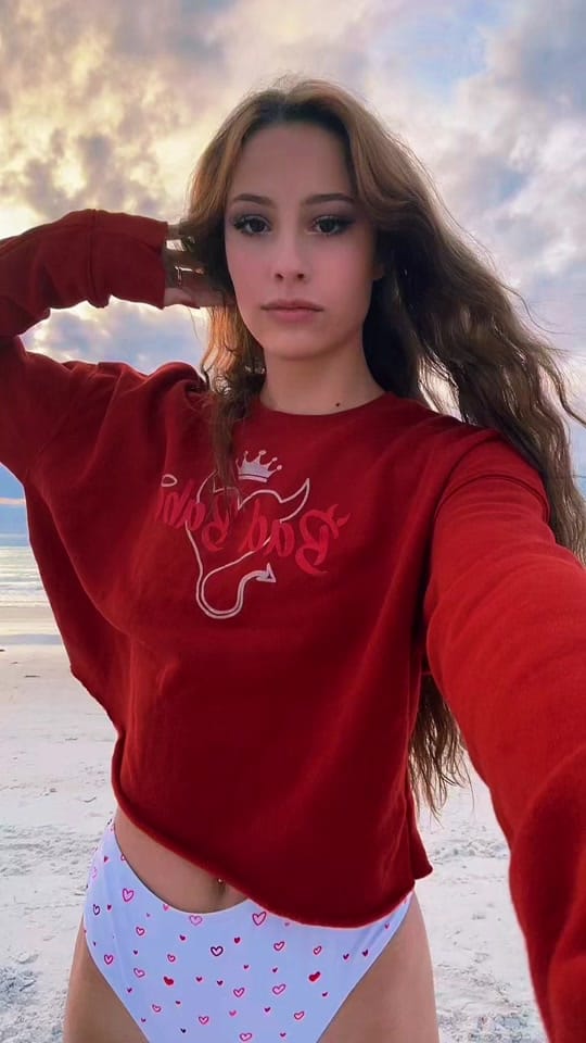 Post 8 by aves🖤 on TikTok (video)