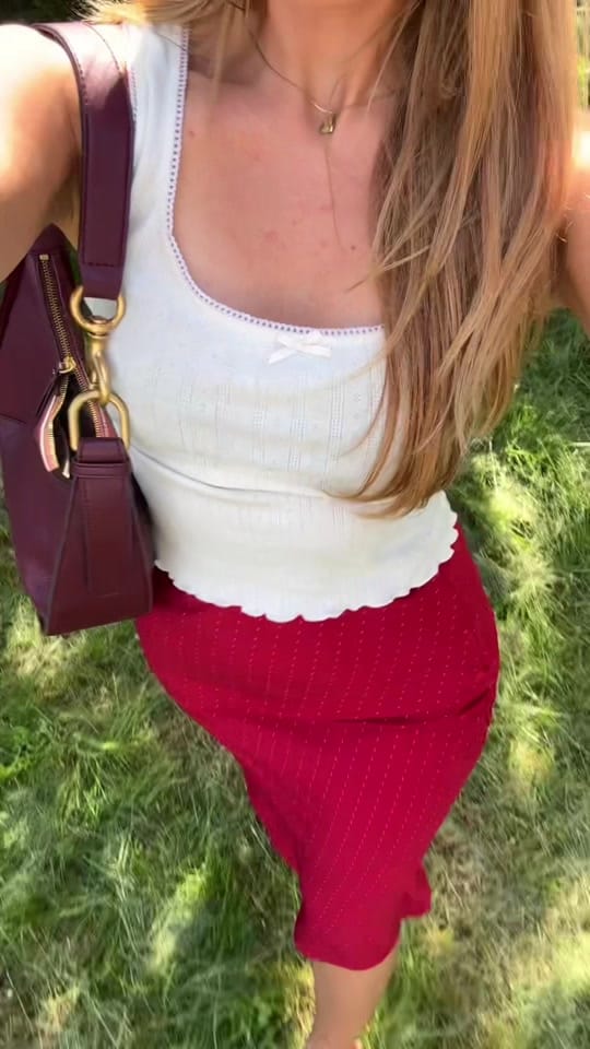 Post 2 by JULES🌟 on TikTok (video)