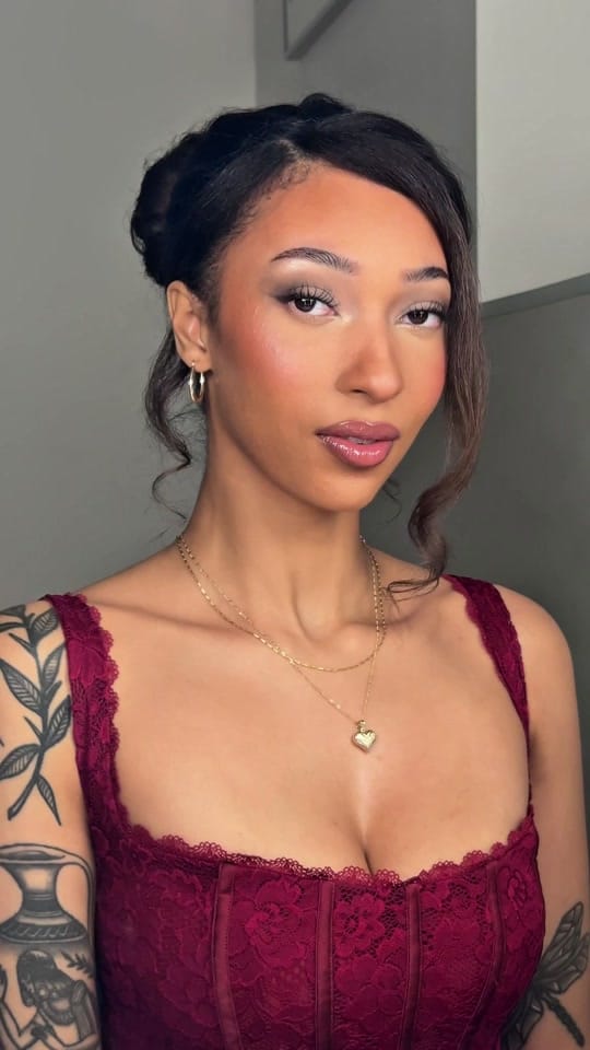 Post 2 by Emily on TikTok (video)