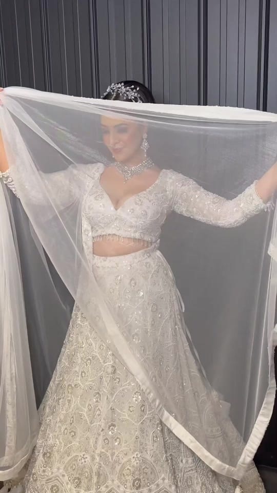 Post 1 by Ambreen on TikTok (video)