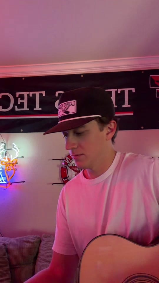 Post 2 by Jaydon Grissom on TikTok (video)
