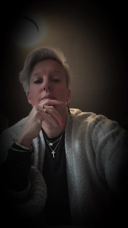 Post 1 by Emma Moore on TikTok (video)