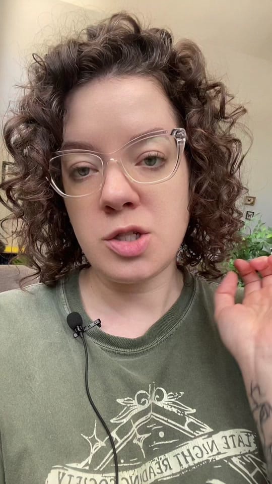 Post 10 by Sam 🌱 SFF book reviews on TikTok (video)