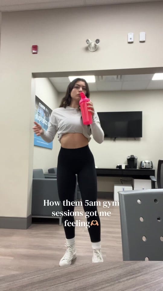 Post 1 by Samantha Luxton on TikTok (video)