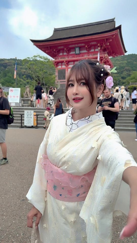 Post 3 by @Kameaam on TikTok (video)