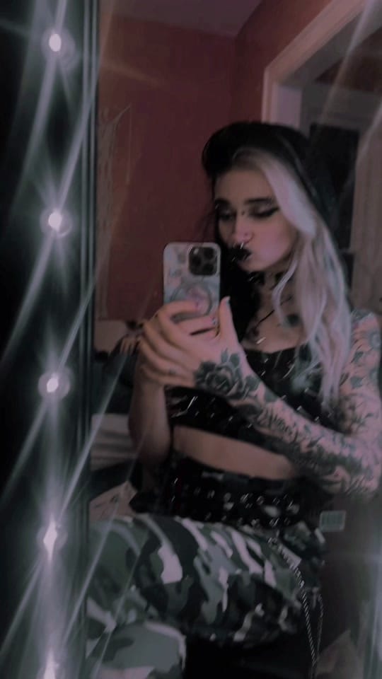 Post 4 by Chelseaaaaaaa🖤🤍 on TikTok (video)