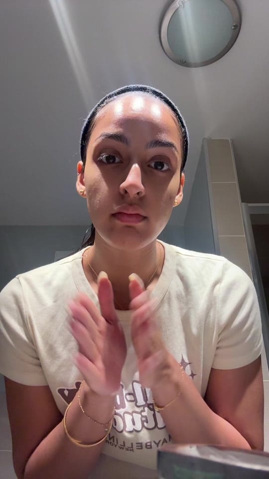 Post 2 by Saraf Farhat on TikTok (video)