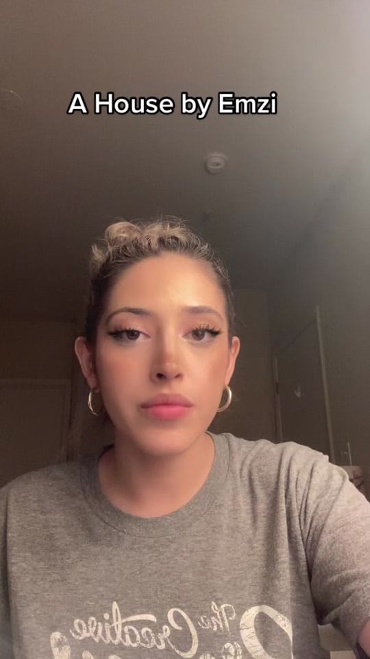 Post 10 by emzi🍓 on TikTok (video)