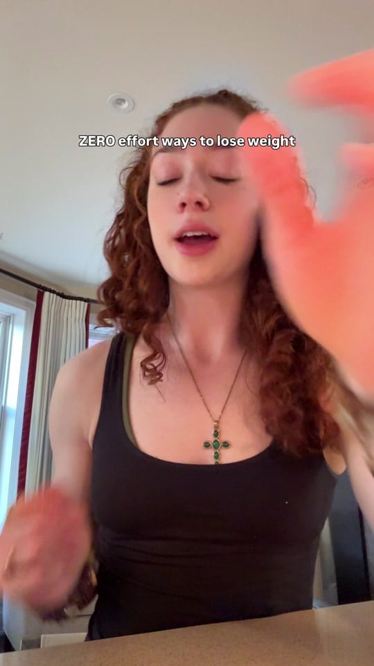 Post 3 by Sarah Vee on TikTok (video)