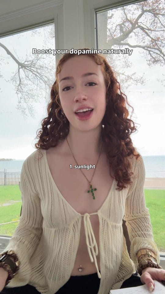 Post 6 by Sarah Vee on TikTok (video)