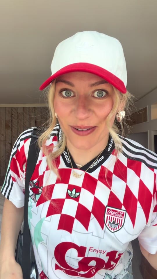 Post 1 by Natalie Spooner on TikTok (video)