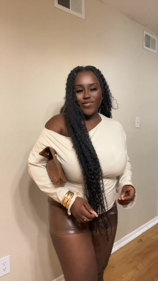 Post 6 by Akosuavanniee on TikTok (video)