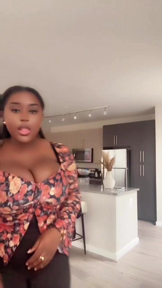 Post 2 by Akosuavanniee on TikTok (video)