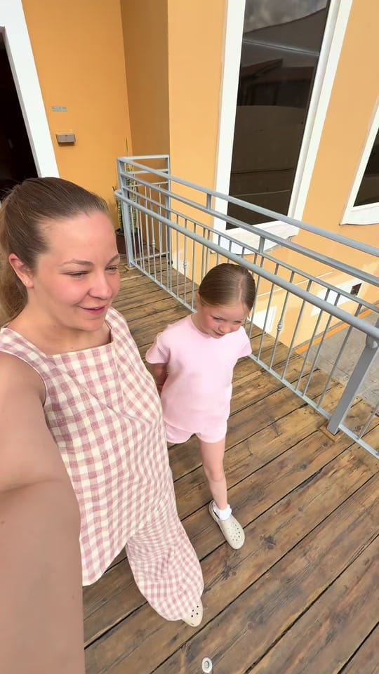 Post 2 by Lucy Lorraine Wedge on TikTok (video)
