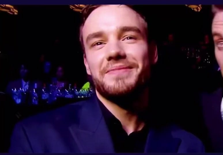 Post 6 by A louca da 1D on TikTok (video)