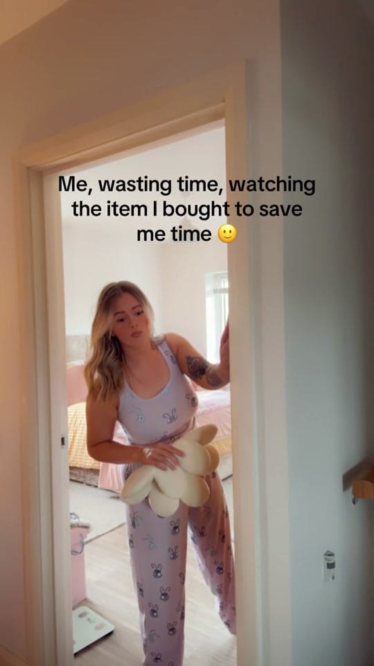 Post 5 by Laura Curran on TikTok (video)