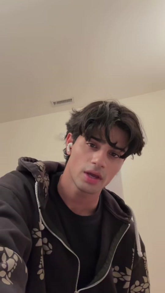 Post 7 by Ari Mediratta on TikTok (video)