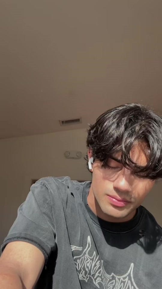 Post 2 by Ari Mediratta on TikTok (video)