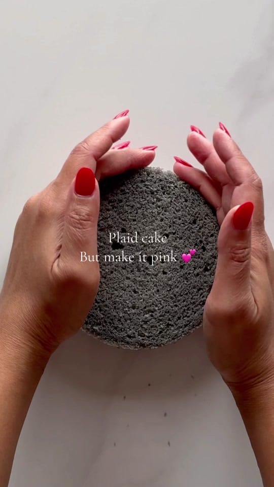 Post 8 by cakeandsarah on TikTok (video)