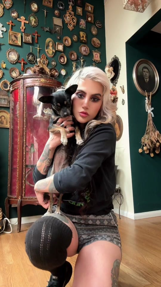 Post 10 by Vera’s Eyecandy on TikTok (video)