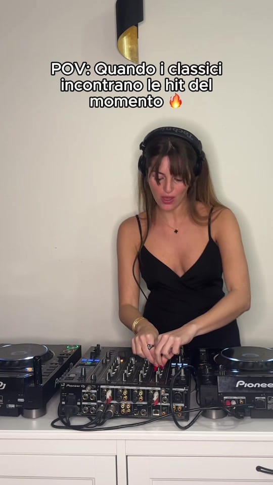 Post 4 by Georgia Mos on TikTok (video)