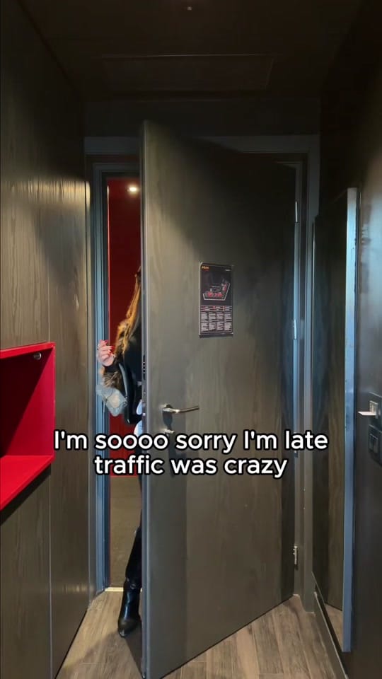 Post 6 by Georgia Mos on TikTok (video)