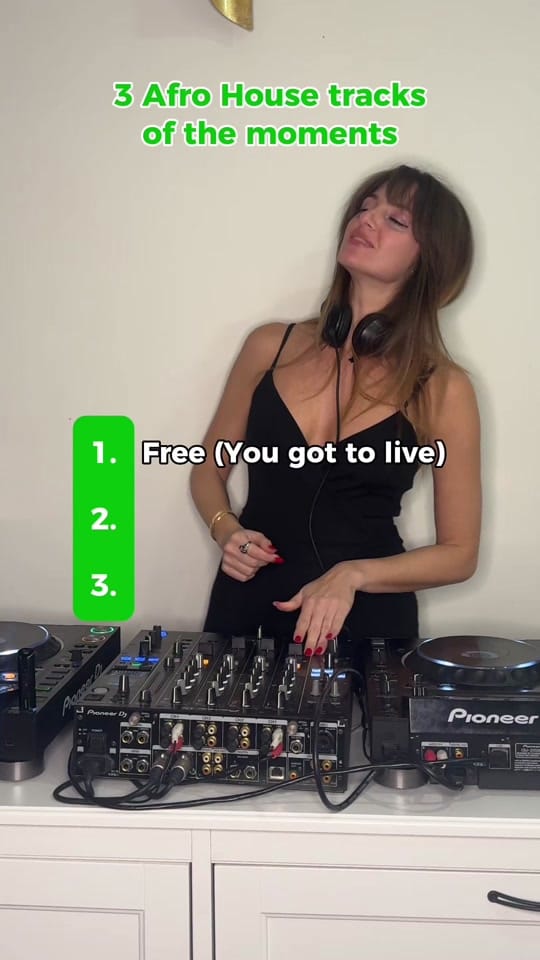 Post 3 by Georgia Mos on TikTok (video)