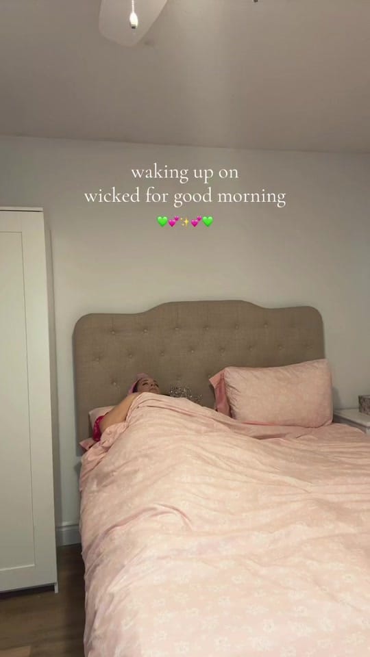 Post 5 by Esther Vallins 💜 on TikTok (video)