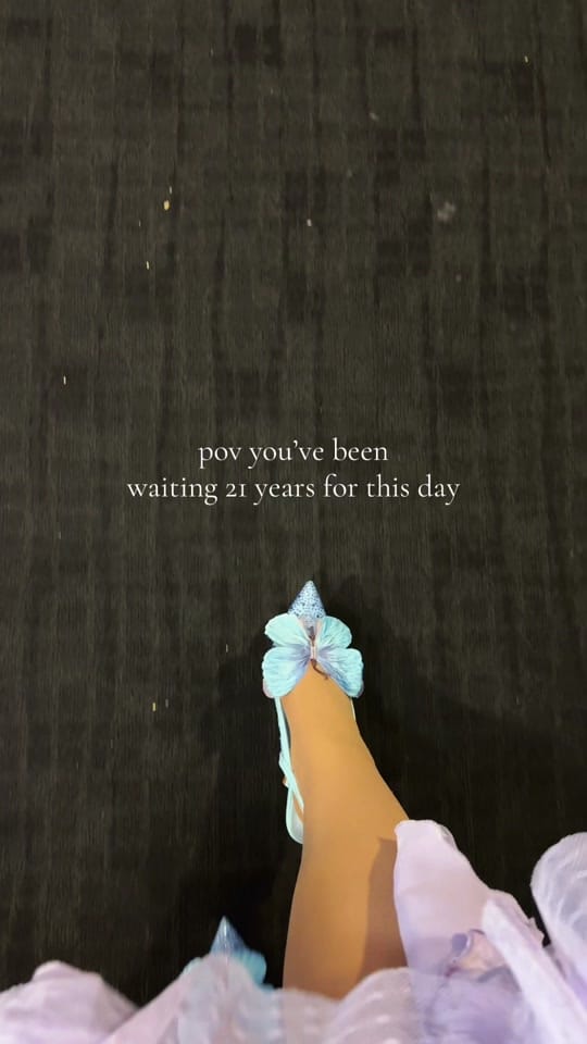 Post 6 by Esther Vallins 💜 on TikTok (video)