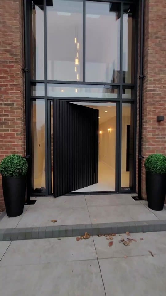 Post 8 by KV DESIGNS on TikTok (video)
