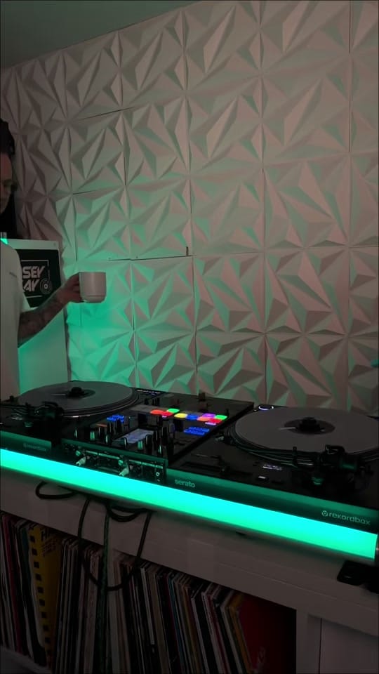 Post 7 by DJ Casey Kay on TikTok (video)