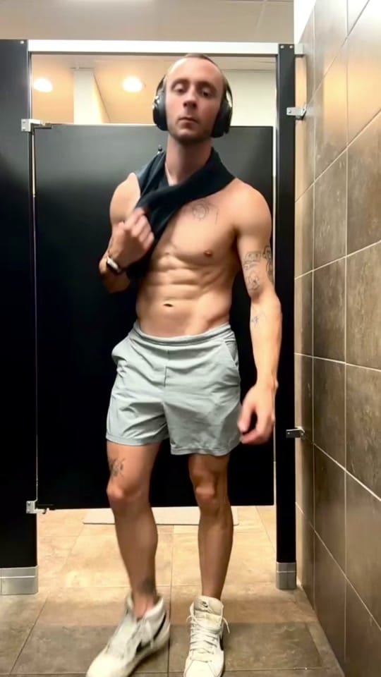 Post 1 by John Esperance 🤟🏼 on TikTok (video)