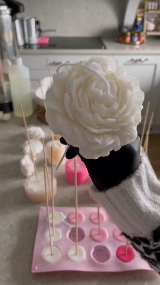 Post 4 by SLK Candles on TikTok (video)