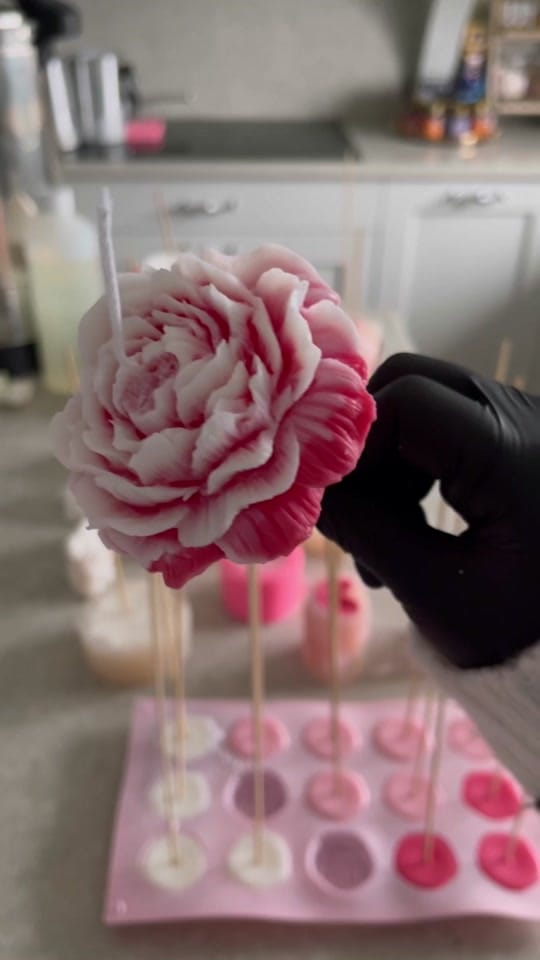 Post 10 by SLK Candles on TikTok (video)