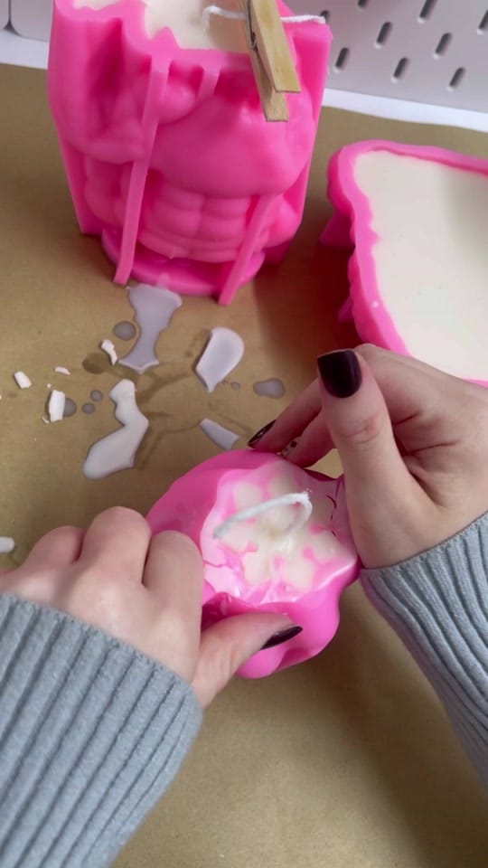 Post 6 by SLK Candles on TikTok (video)