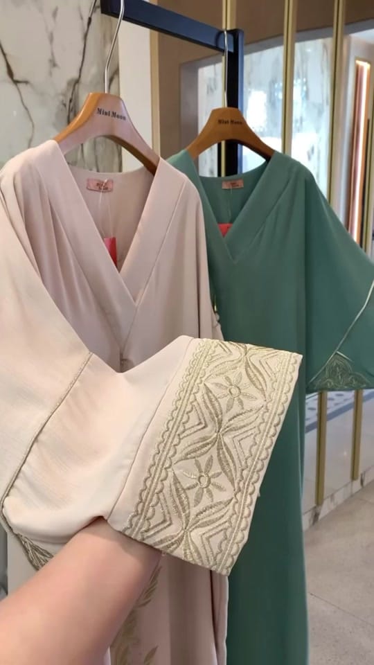 Post 2 by Mini Moon on TikTok (video)